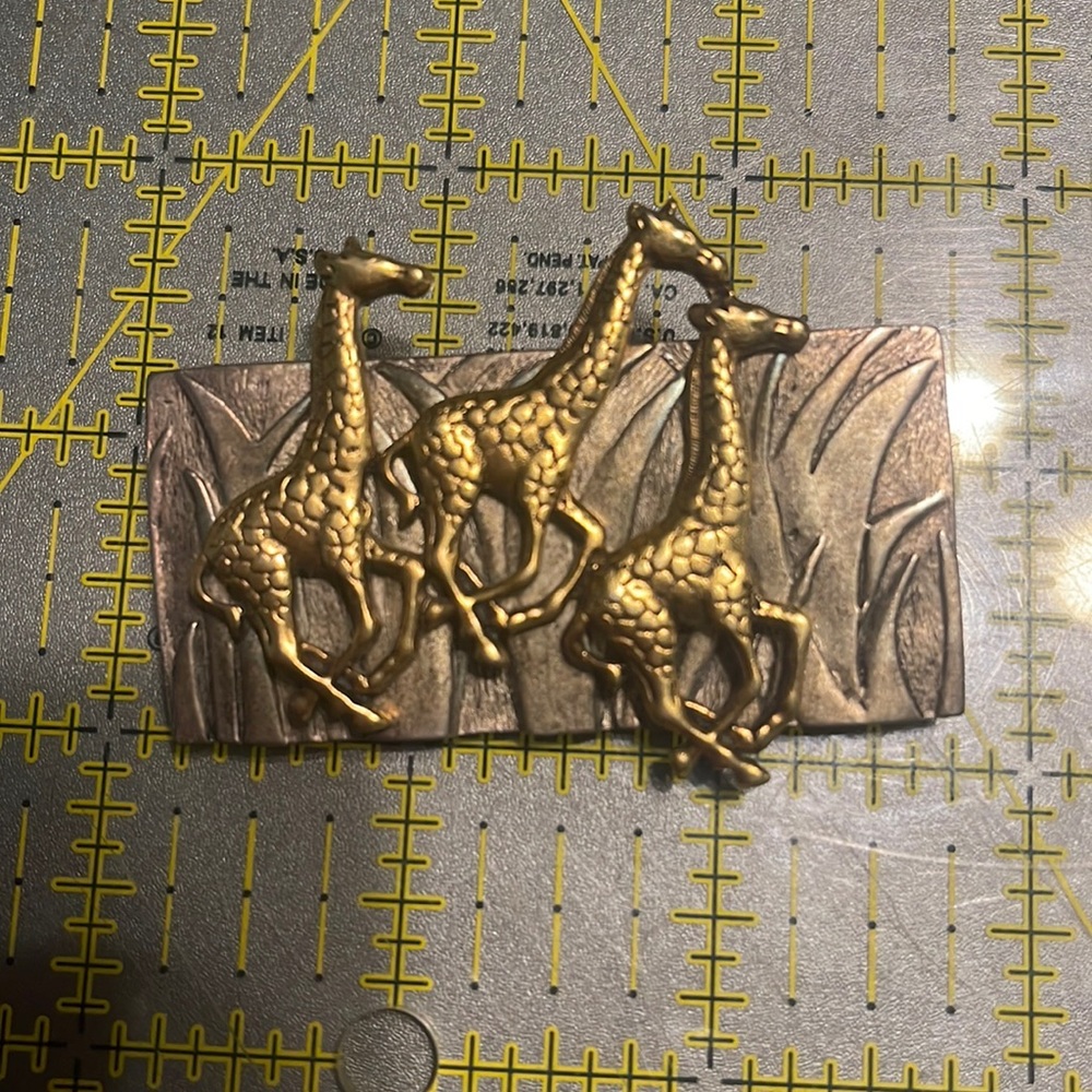 Darlene Giraffe Bar Brooch